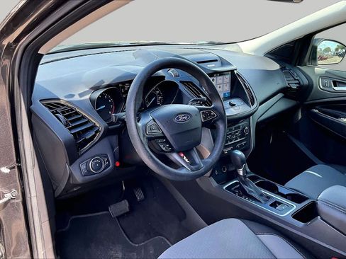 Used 2017 Ford Escape SE w/ Equipment Group 201A FWD image 18
