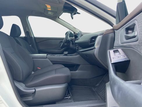 Used 2023 Nissan Rogue S AWD/4WD image 16