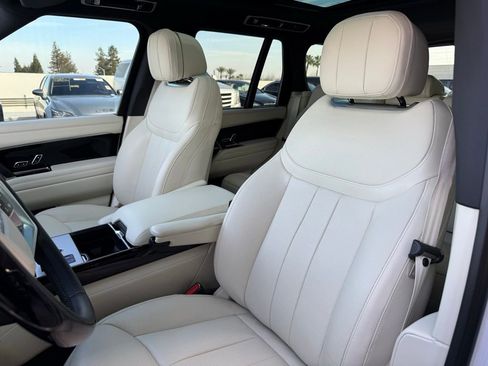 Used 2025 Land Rover Range Rover SE AWD/4WD image 13
