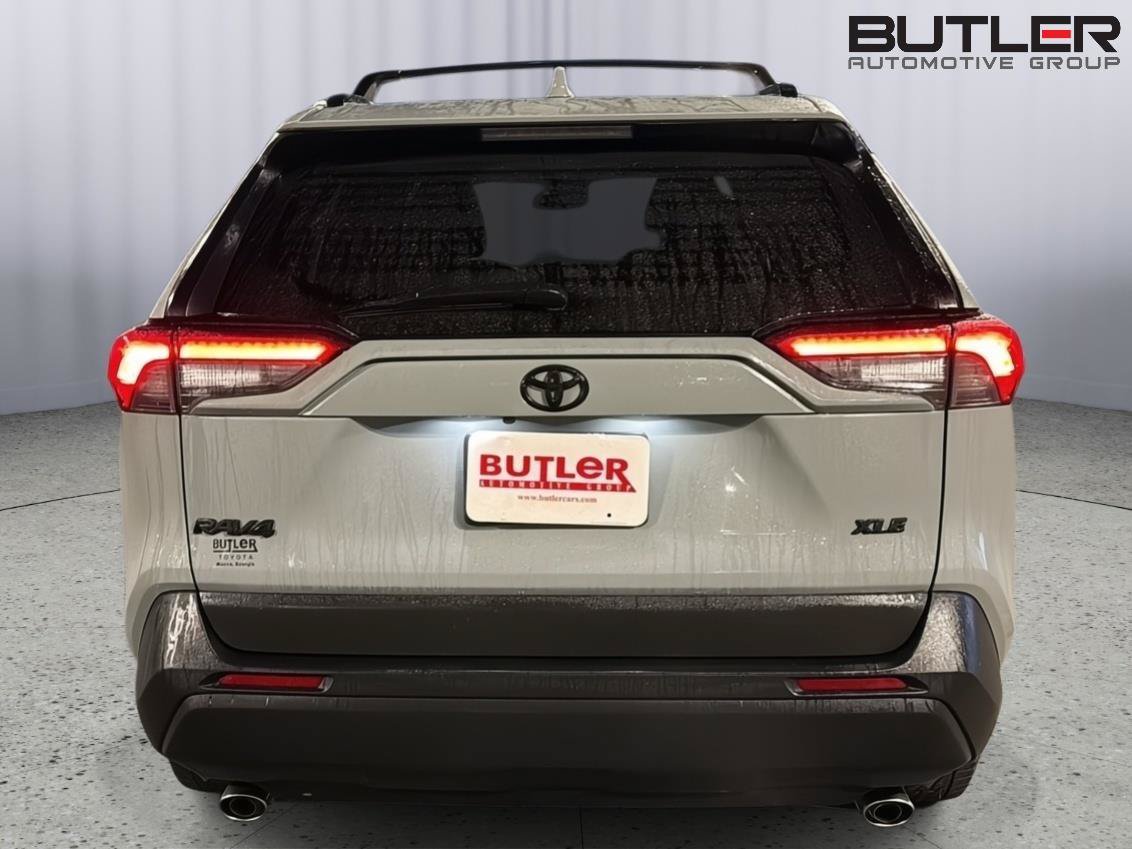Certified 2022 Toyota RAV4 XLE w/ Convenience Package FWD image 5