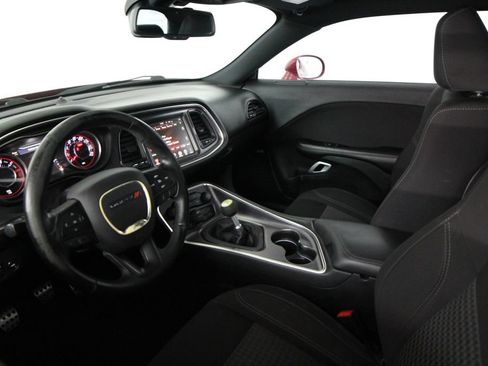 Used 2016 Dodge Challenger R/T w/ Driver Convenience Group RWD image 6