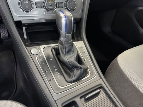 Used 2016 Volkswagen e-Golf SE w/ DC Fast Charging Package FWD image 18