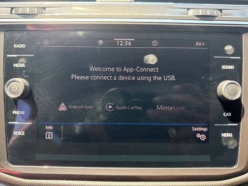 Used 2023 Volkswagen Tiguan SE image 25