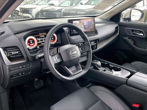 Certified 2025 Nissan Rogue Platinum w/ Platinum Premium Package image 17