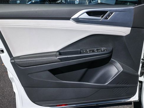 New 2025 Volkswagen Taos SE image 36