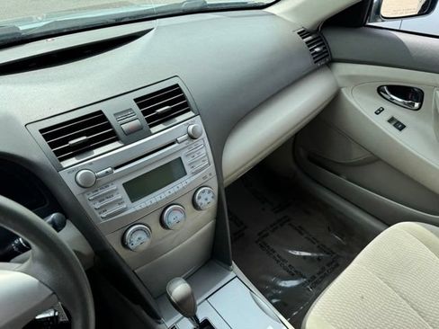 Used 2010 Toyota Camry LE FWD image 21
