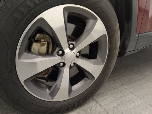 Used 2019 Jeep Cherokee Limited AWD/4WD image 31