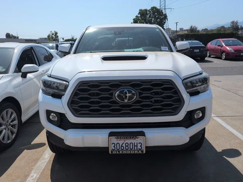 Used 2021 Toyota Tacoma TRD Sport w/ Technology Package RWD image 2