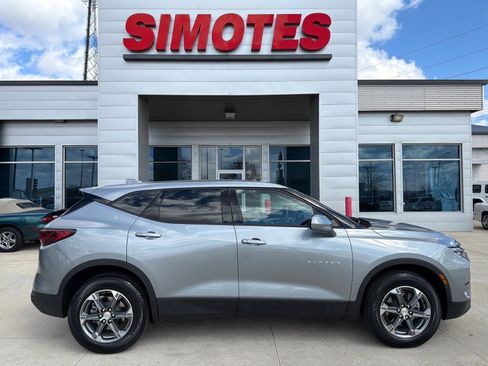 Used 2025 Chevrolet Blazer LT image 1