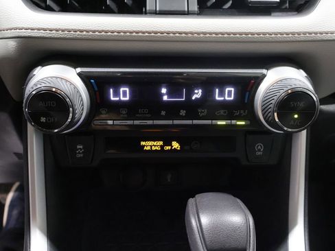 Used 2021 Toyota RAV4 XLE AWD/4WD image 28