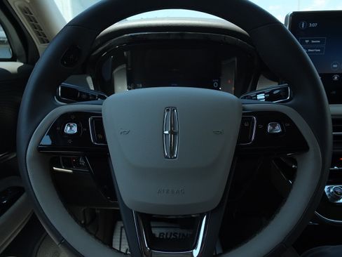 Used 2024 Lincoln Corsair FWD image 20