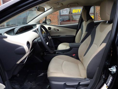 Used 2016 Toyota Prius image 11