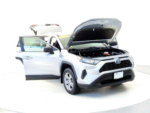 Certified 2022 Toyota RAV4 LE image 9
