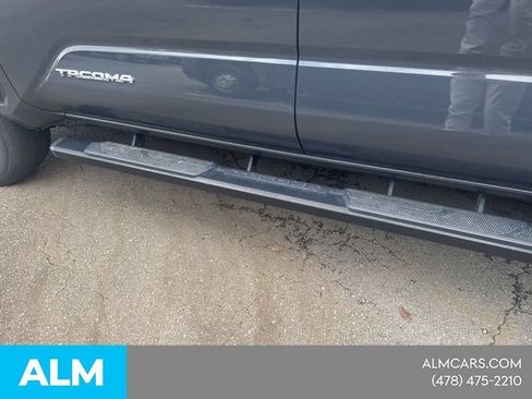 Used 2025 Toyota Tacoma SR5 AWD/4WD image 17