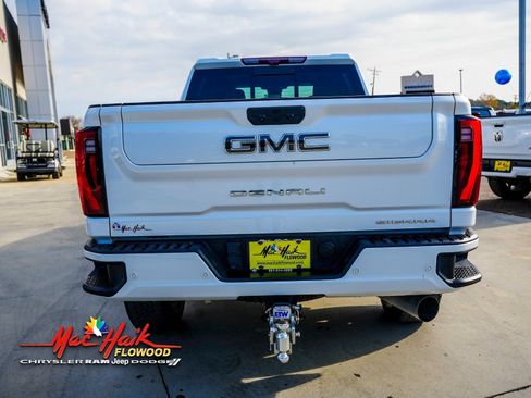 Used 2024 GMC Sierra 2500 Denali Ultimate image 9