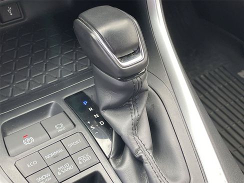 Used 2020 Toyota RAV4 XLE Premium AWD/4WD image 26