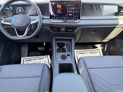 New 2026 Volkswagen Tiguan SE FWD image 18