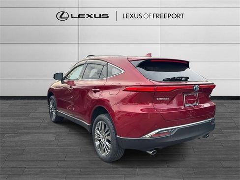 Used 2022 Toyota Venza XLE image 6