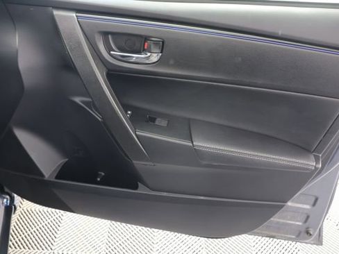 Used 2018 Toyota Corolla SE w/ SE Premium Package FWD image 27