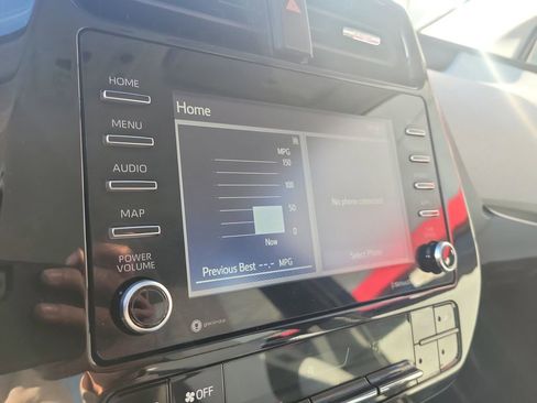 Used 2021 Toyota Prius XLE image 25