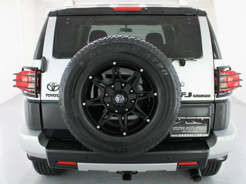 Used 2008 Toyota FJ Cruiser 2WD image 8