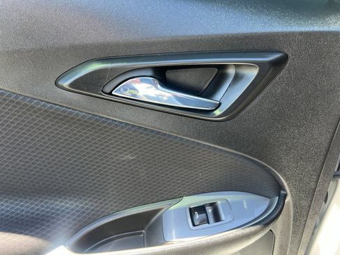 Used 2022 Chevrolet Malibu LT FWD image 38