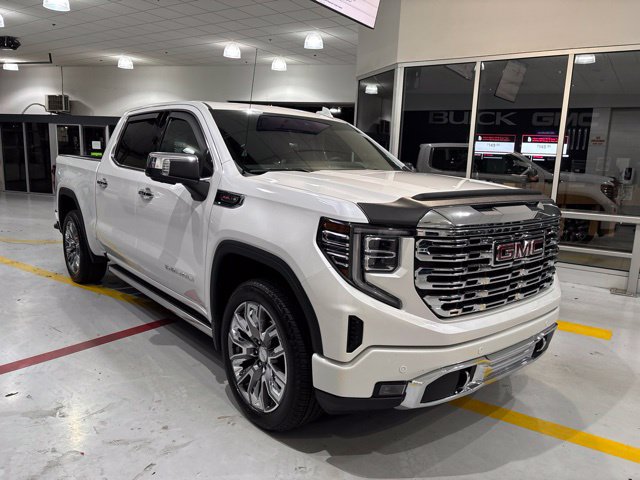 Used 2023 GMC Sierra 1500 Denali w/ Denali Reserve Package AWD/4WD image 4