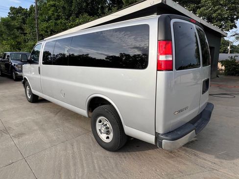 Used 2022 Chevrolet Express 3500 LT w/ LT Preferred Equipment Group RWD image 3