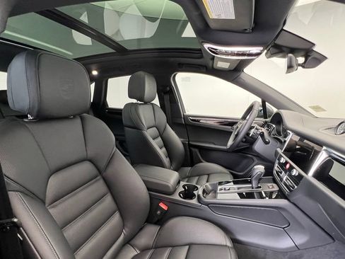 Used 2026 Porsche Macan AWD/4WD image 18