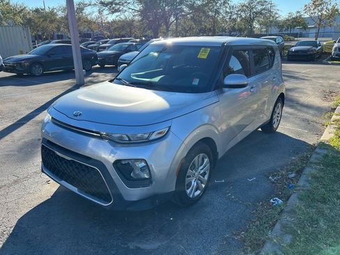 Certified 2021 Kia Soul LX image 2