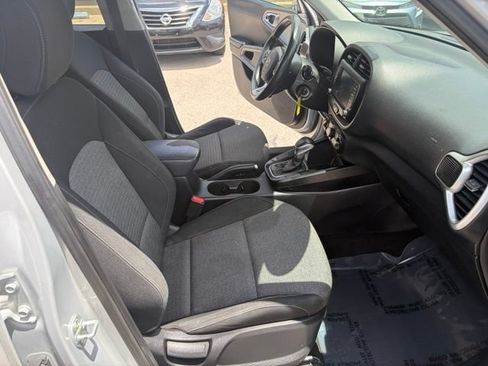 Used 2021 Kia Soul S FWD image 32