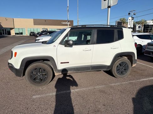 Used 2018 Jeep Renegade Trailhawk w/ Popular Equipment Group AWD/4WD image 1