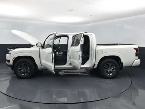 Certified 2025 Nissan Frontier SV image 41