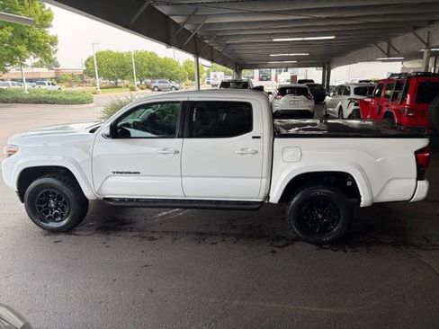 Used 2022 Toyota Tacoma SR5 AWD/4WD image 14