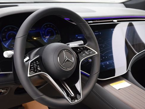 New 2026 Mercedes-Benz EQS 550 4MATIC SUV image 20