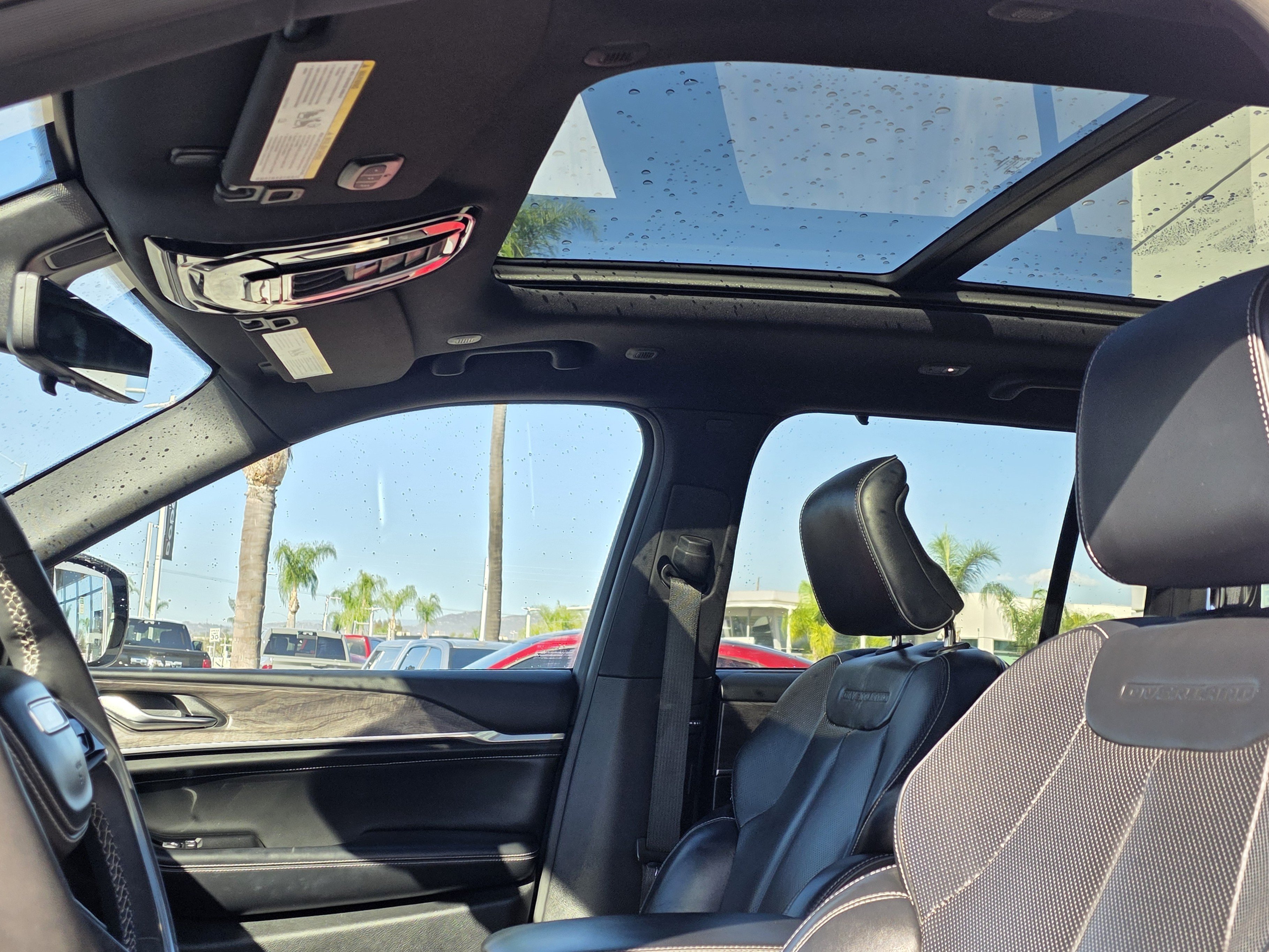 Used 2023 Jeep Grand Cherokee Overland w/ Luxury Tech Group IV RWD image 21