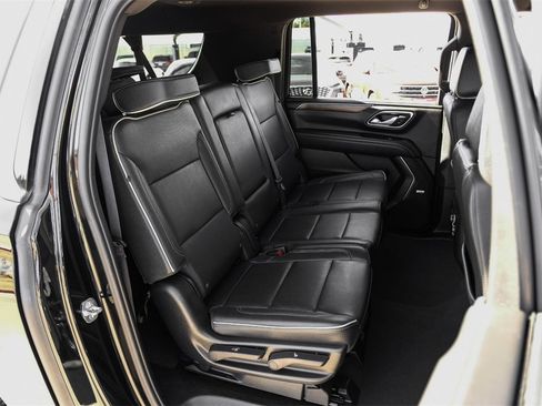 Used 2024 Chevrolet Suburban Premier image 32