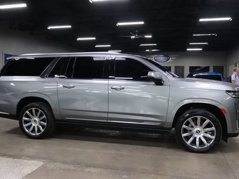 Used 2023 Cadillac Escalade ESV Premium Luxury Platinum AWD/4WD image 6