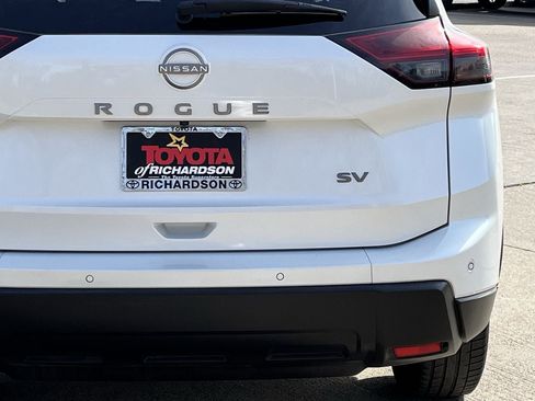 Used 2024 Nissan Rogue SV image 6