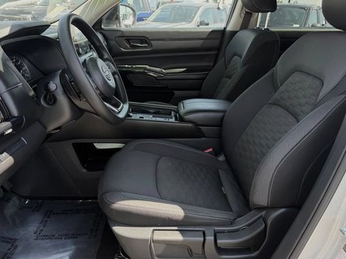 Used 2024 Nissan Pathfinder S FWD image 16
