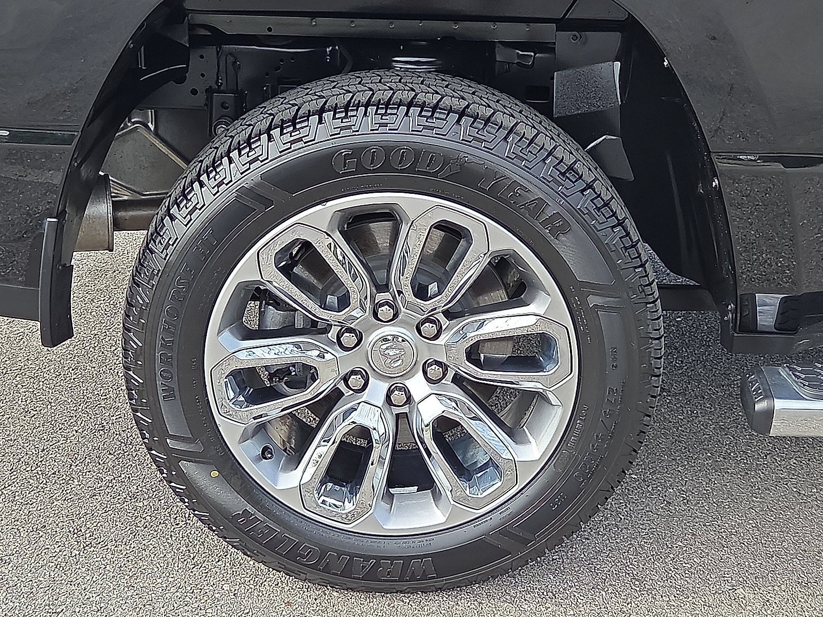 Used 2023 RAM 1500 Laramie AWD/4WD image 7