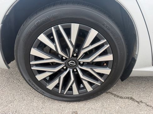 Used 2024 Nissan Altima 2.5 SV FWD image 21