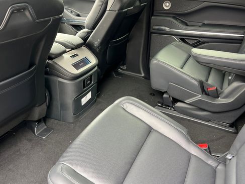 New 2025 Lincoln Navigator Reserve w/ Jet Appearance Package image 10