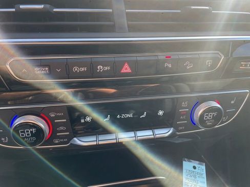 Used 2017 Audi Q7 3.0T Prestige w/ Prestige Package image 19