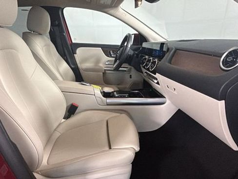 Used 2021 Mercedes-Benz GLA 250 4MATIC image 30