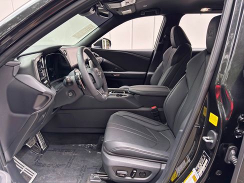 Used 2025 Lexus TX 500h AWD w/ Technology Package image 16