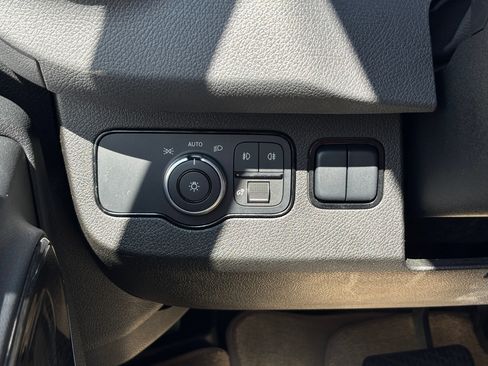 Used 2020 Mercedes-Benz Sprinter 2500 w/ Windows All Around Package image 31