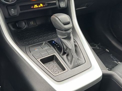 Certified 2025 Toyota RAV4 XLE FWD image 31