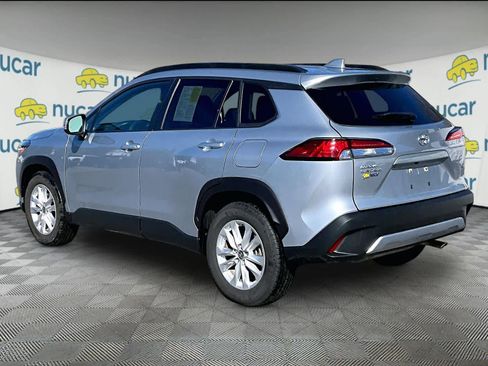 Used 2024 Toyota Corolla Cross LE w/ Moonroof Package image 4