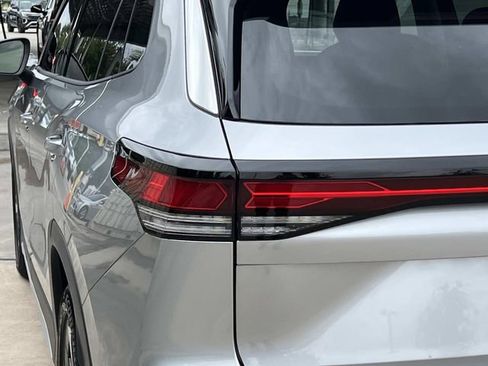 New 2026 Volkswagen Tiguan SE FWD image 5